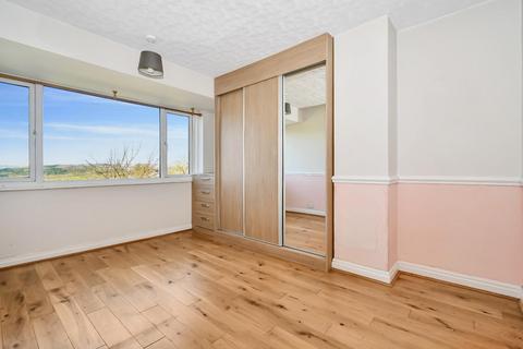 Lindley Apperley Lane, Yeadon, Leeds, LS19 6BY