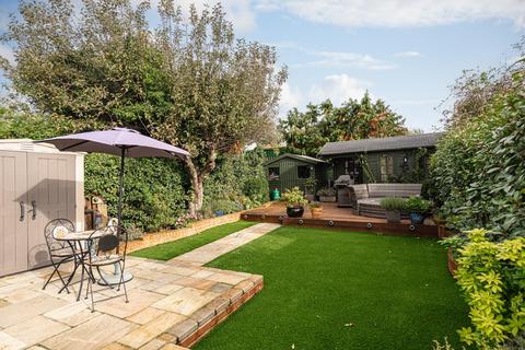 90 Meadow Walk, Epsom, KT19 0AX