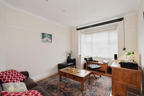 90 Meadow Walk, Epsom, KT19 0AX