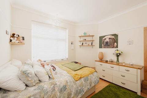 90 Meadow Walk, Epsom, KT19 0AX