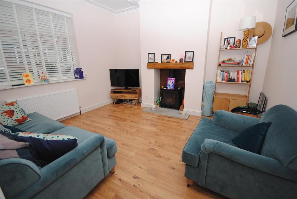 Beech Grove Avenue, Garforth, Leeds 3 bed terraced house £210,000