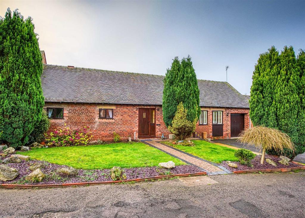 Rosemary Cottage Codsall Road 2 bed barn conversion £995 pcm (£230 pw)