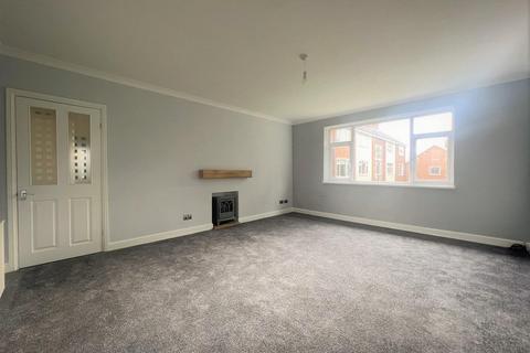 2 bedroom apartment for sale - South Street, Cottingham