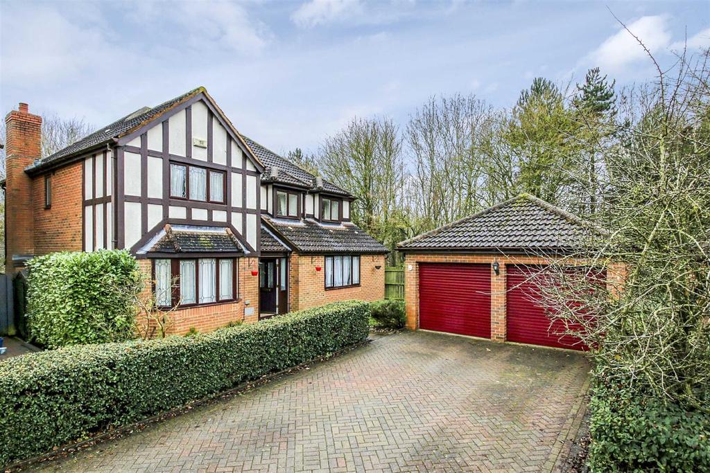 Lawson Place, Shenley Lodge 5 bed detached house £2,100 pcm (£485 pw)