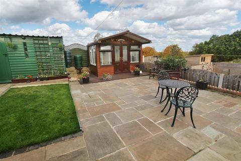 2 bedroom semi-detached bungalow for sale - Kaye Lane, Almondbury, Huddersfield, HD5 8XP