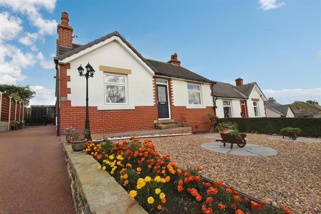 Kaye Lane, Almondbury, Huddersfield, HD5 8XP 2 bed semidetached
