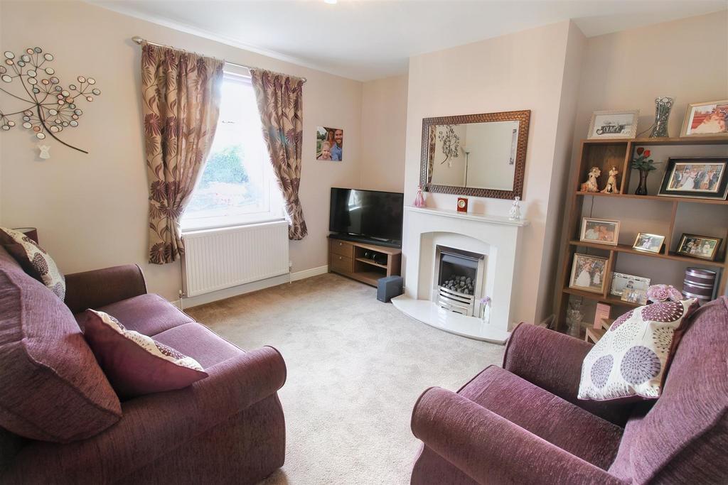 Kaye Lane, Almondbury, Huddersfield, HD5 8XP 2 bed semidetached