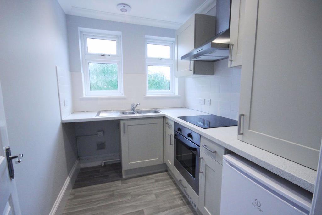 2 bedrooms Billericay 2 bed flat £950 pcm (£219 pw)