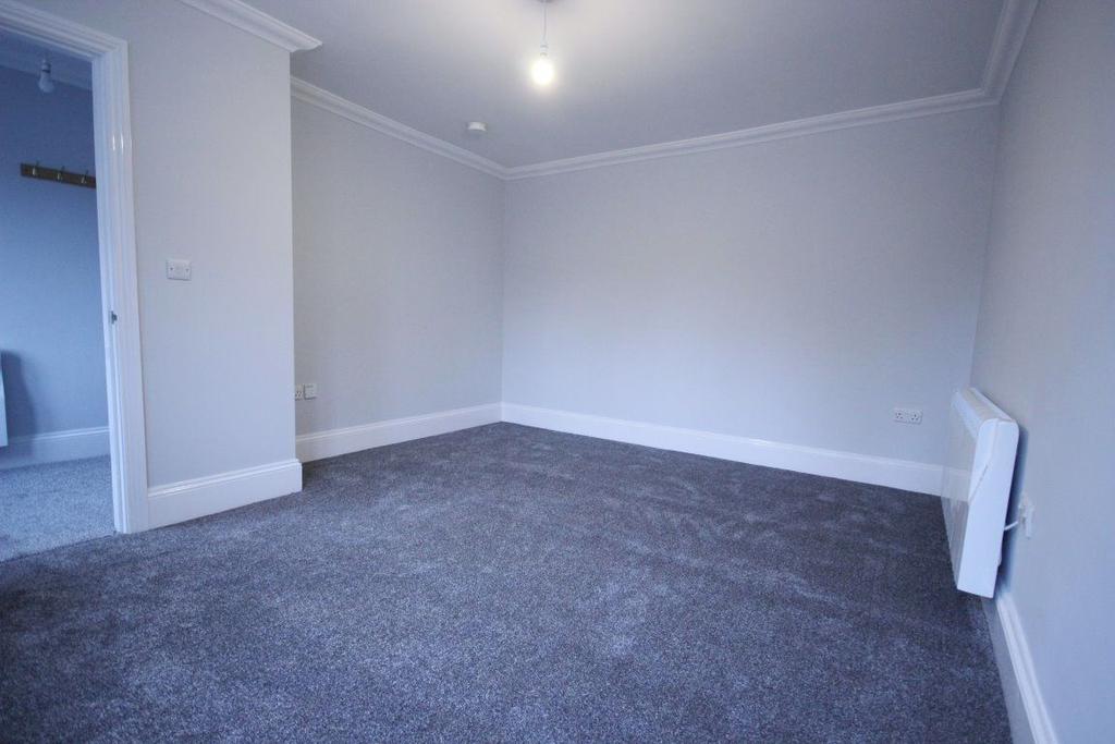 2 bedrooms Billericay 2 bed flat £950 pcm (£219 pw)