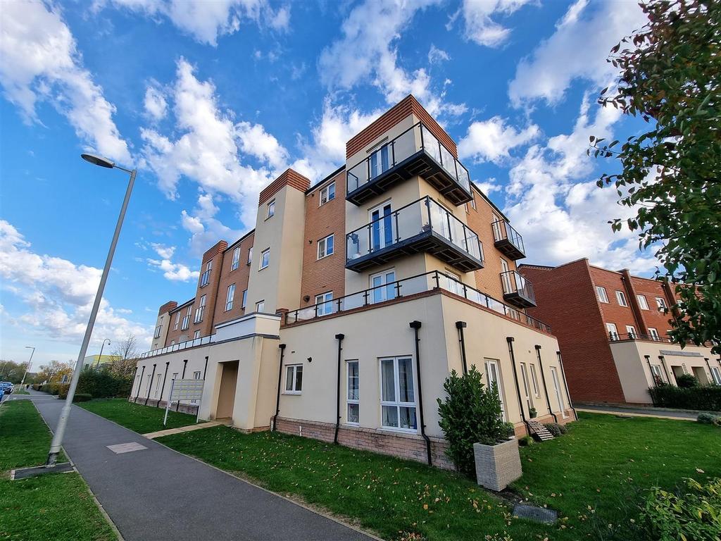 Nicholas Charles Crescent, Aylesbury 2 bed apartment £220,000