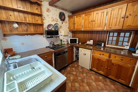 2 Bartic Avenue, Kingswinford, DY6 8ND