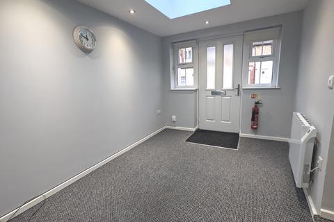 1 bedroom ground floor flat to rent, Brook Street, Grantham, NG31