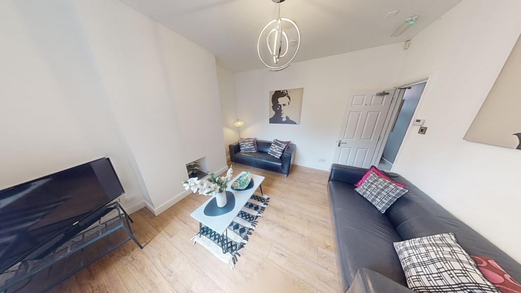 House in Nottingham - View 3