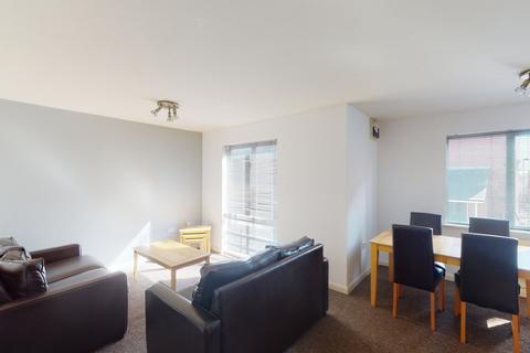 2 bedroom flat to rent, Flat 47 Royal Victoria Court