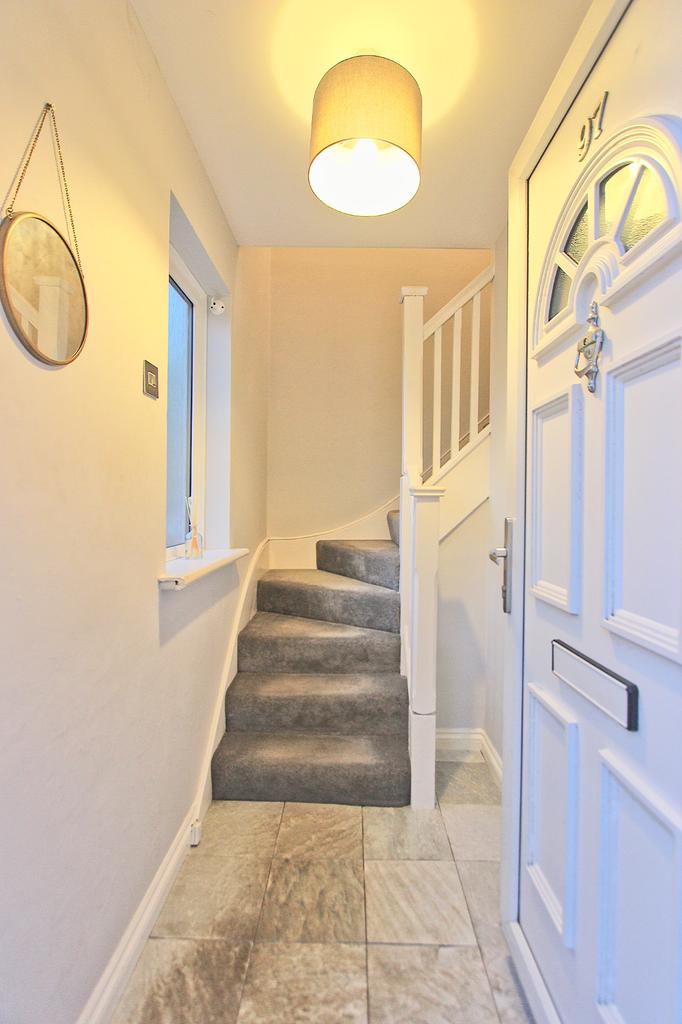 Onslow Gardens, London E18 1 bed flat £1,500 pcm (£346 pw)