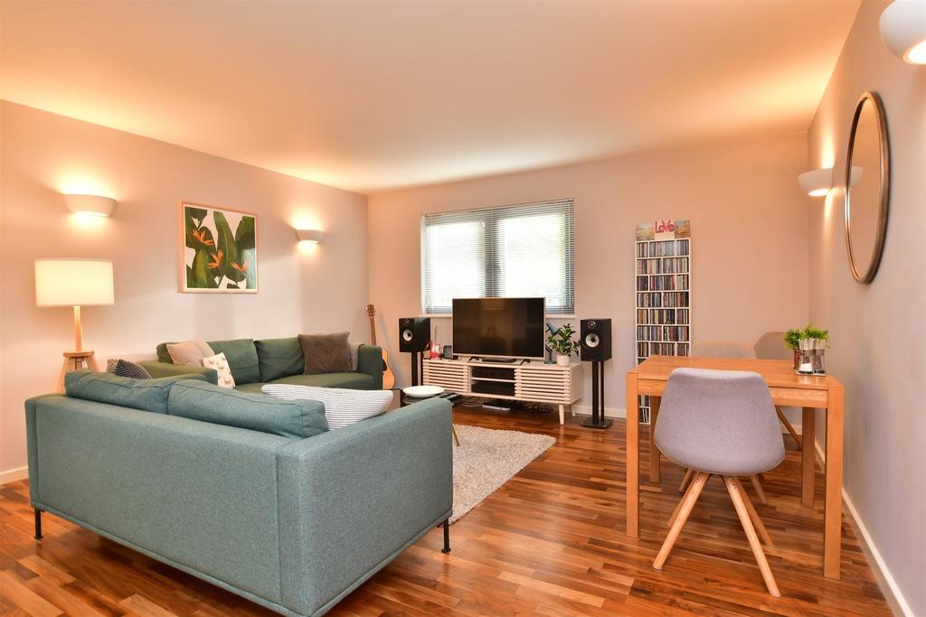 St. Nicholas Lane, Lewes, East Sussex 2 bed ground floor flat for sale