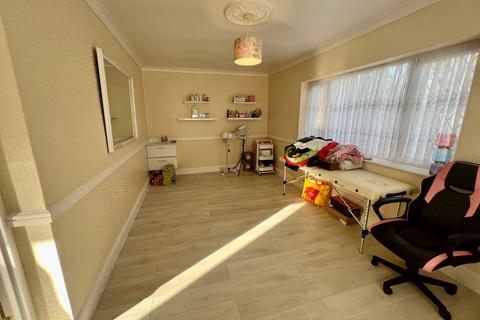 12 Stanwell Close, Stanwell, Staines, TW19 7LL