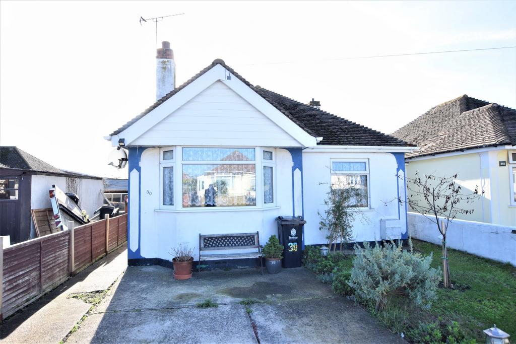 Balmoral Avenue, ClactononSea 2 bed detached bungalow for sale £225,000