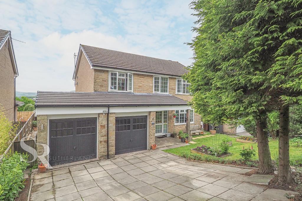 Hill Drive, Whaley Bridge, SK23 4 bed detached house £499,000