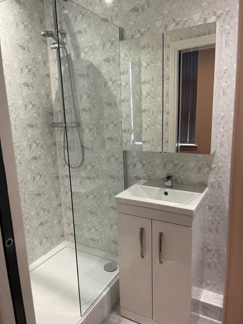 Flat 1 bathroom