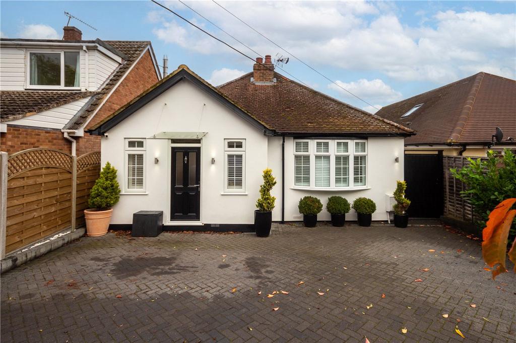 Common Road, Kensworth, Bedfordshire 3 bed bungalow £550,000