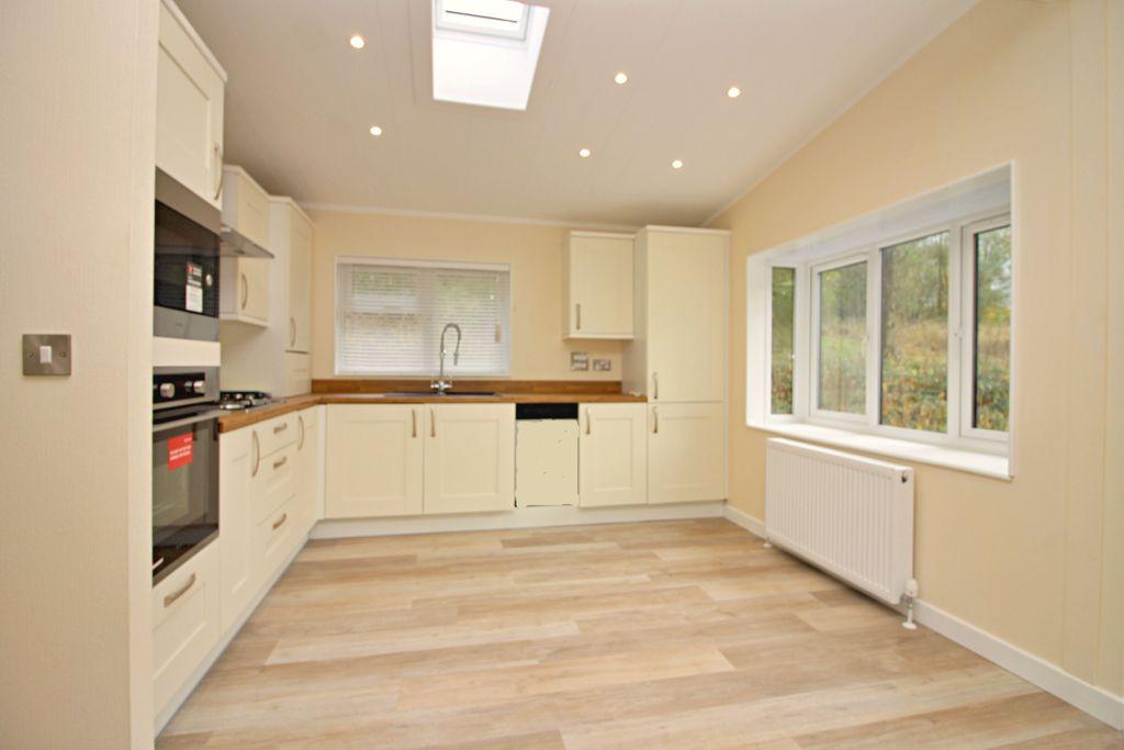 Kitchen /Dining Area