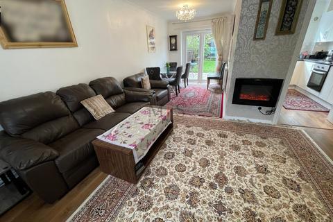 3 bedroom house for sale, Cookham Close, Southall, UB2
