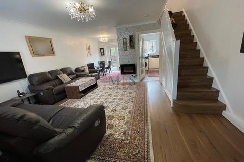 3 bedroom house for sale, Cookham Close, Southall, UB2