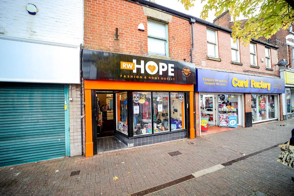 Market Street, NewtonLeWillows... Property £600 pcm (£138 pw)