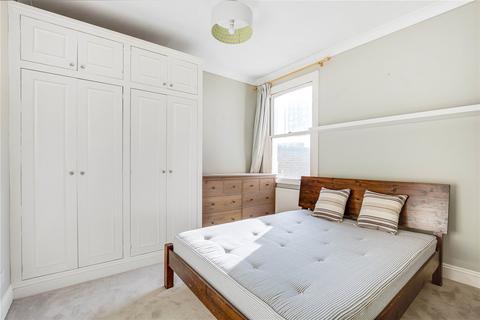 3 bedroom flat to rent, Woodlawn Road, London