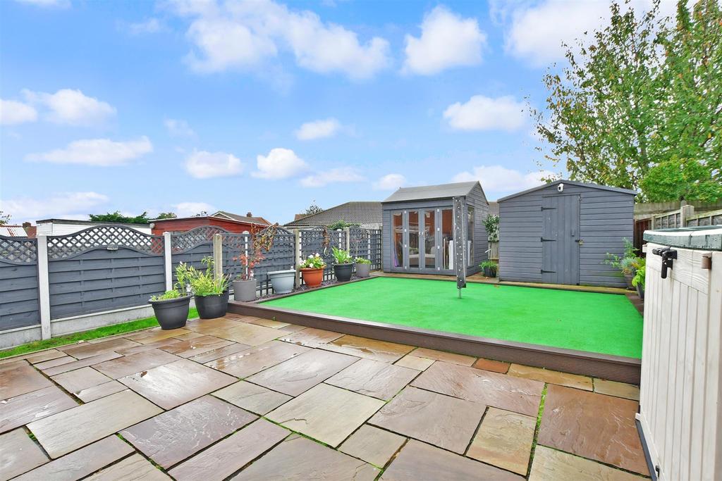 Cavell Square, Deal, Kent 2 bed semidetached house for sale £300,000