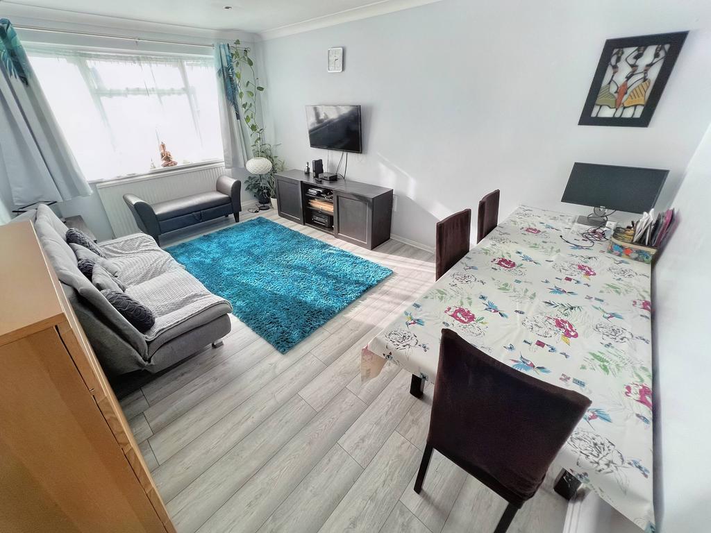Godfrey Avenue, Northolt UB5 2 bed for sale £335,000