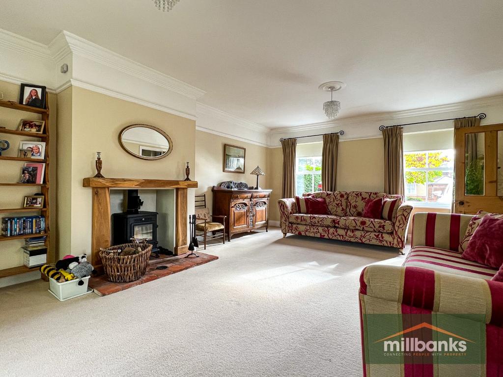 London Road, Attleborough, Norfolk, NR17 2DF 3 bed semidetached house