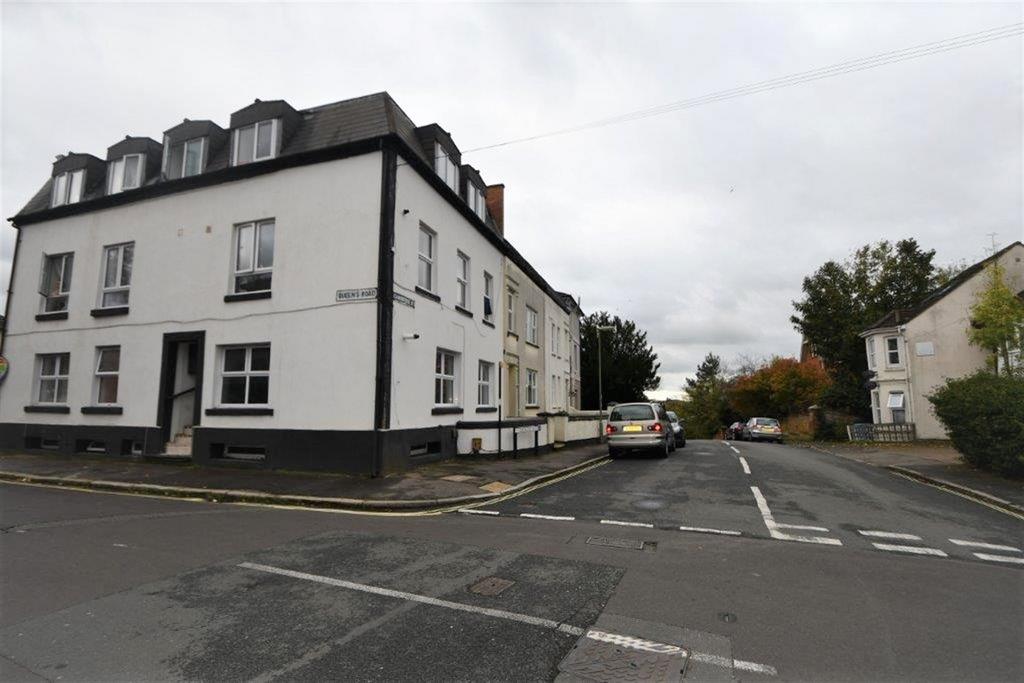 2 bedroom Apartment 2nd Floor in Aldershot 2 bed apartment to rent £