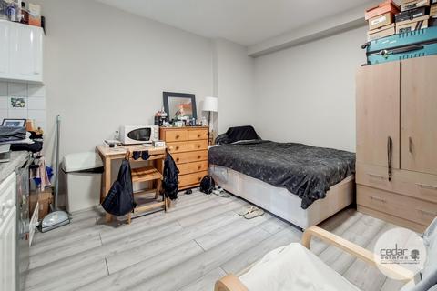 Studio to rent, Woodfield Road, Westbourne Park W9