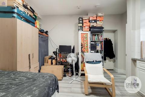 Studio to rent, Woodfield Road, Westbourne Park W9