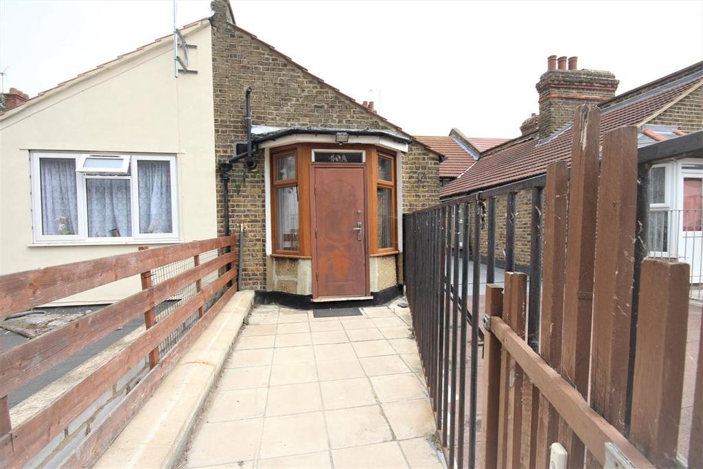 a Ripple Road, Barking 1 bed flat £1,200 pcm (£277 pw)