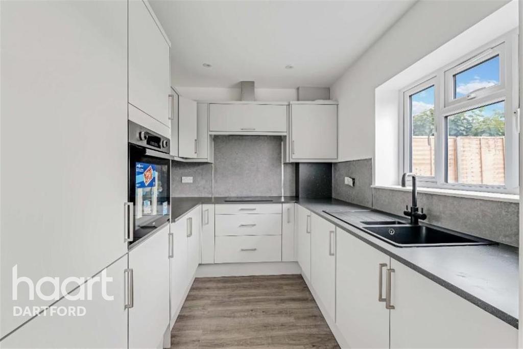 Lyndon Avenue, Sidcup DA15 4 bed semidetached house £2,700 pcm (£623 pw)