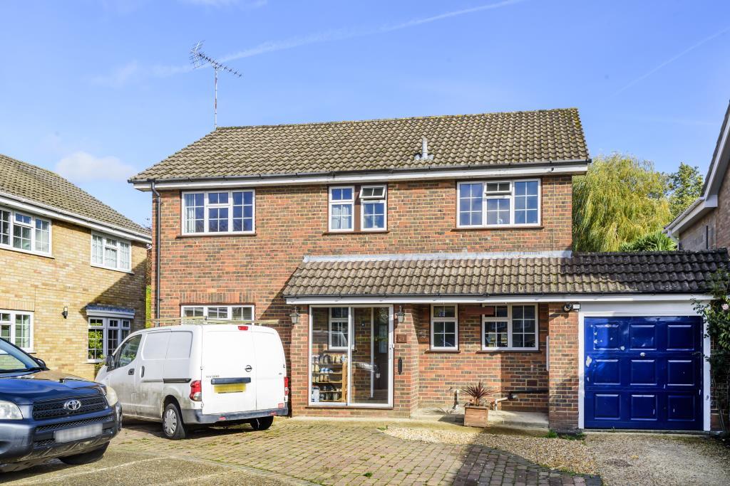 Blackwater, Surrey, GU17 4 bed detached house for sale £700,000