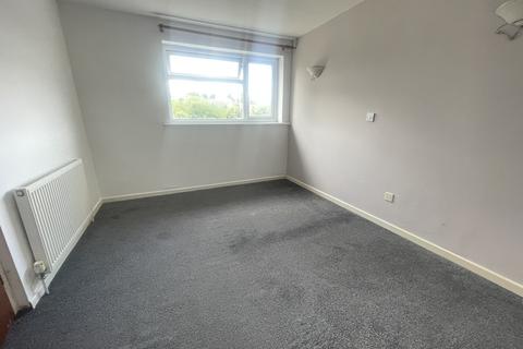 3 bedroom terraced house to rent, Devon Road, Hart Hill, Luton, LU2