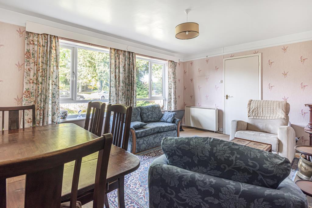 Lambourn, West Berkshire, RG17 3 bed detached bungalow for sale £325,000