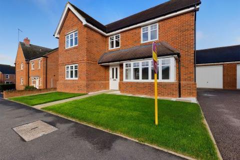 5 bedroom detached house to rent, Manning Way, Long Buckby, Northampton NN6 7WD