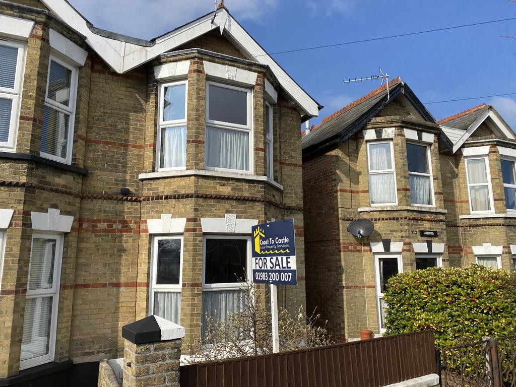 Adelaide Grove, East Cowes, Isle of Wight 3 bed semidetached house for