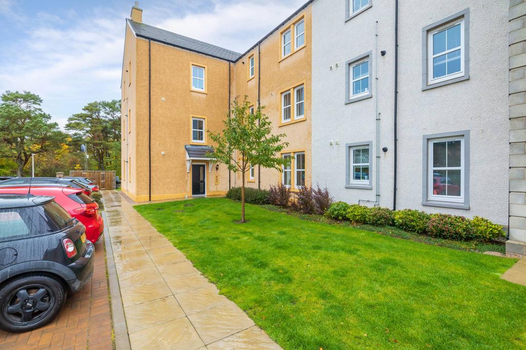 28 Wellington Close, Cove, Aberdeen, AB12 3ZF 2 bed ground floor flat