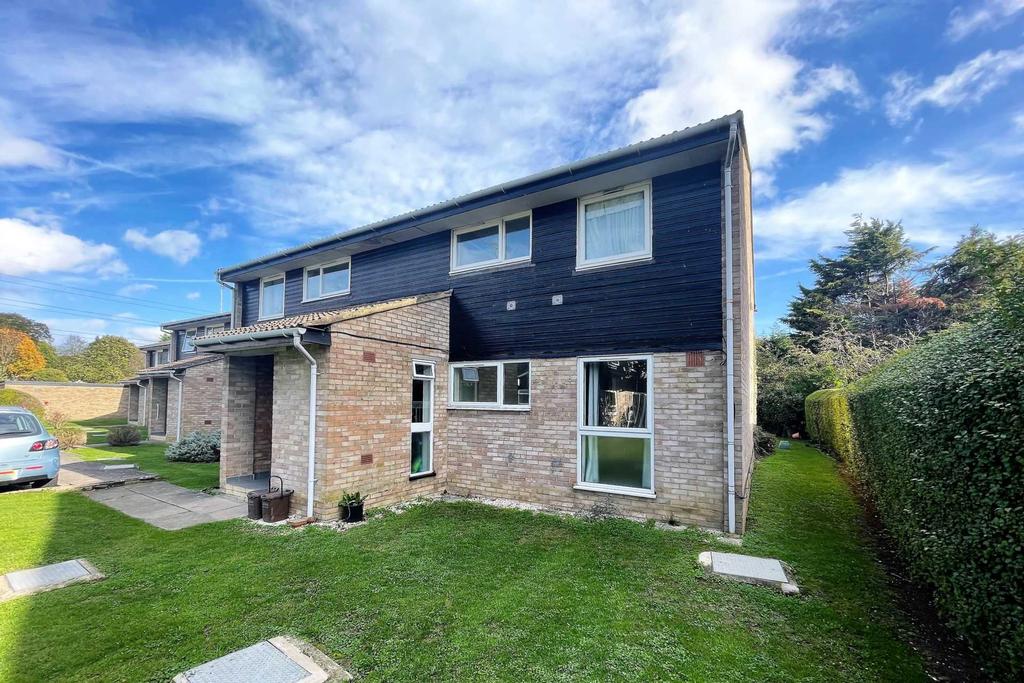 Hove Gardens, Sutton 2 bed flat £280,000