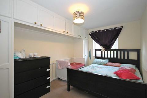 16 Hove Gardens, Sutton, SM1 3EZ