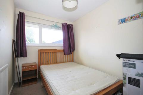 16 Hove Gardens, Sutton, SM1 3EZ