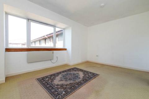 24/8 Allanfield, Edinburgh, EH7 5YQ