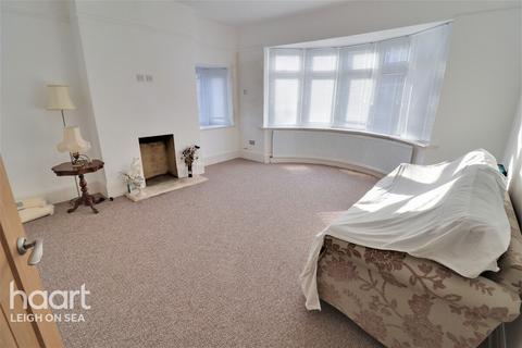 3 bedroom chalet for sale, Dundonald Drive, Leigh-On-Sea