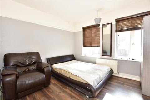 2 bedroom end of terrace house for sale - New Road, London
